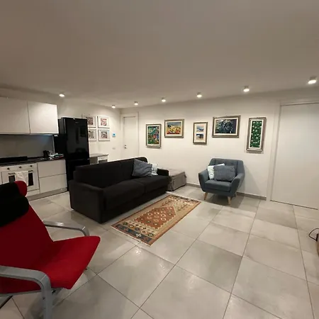 Delia ヴィラ チェルノッビオ