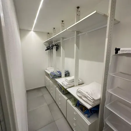 Delia ヴィラ チェルノッビオ